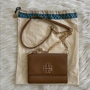 Tory Burch Britten Chain Wallet in Bark Color
